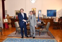 ΣΥΝΑΝΤΗΣΗ ΤΟΥ ΥΠΟΥΡΓΟΥ ΕΘΝΙΚΗΣ ΟΙΚΟΝΟΜΙΑΣ ΚΑΙ ΟΙΚΟΝΟΜΙΚΩΝ Κ.ΠΙΕΡΡΑΚΑΚΗ ΜΕ ΤΟΝ ΥΦΥΠΟΥΡΓΟ ΕΣΩΤΕΡΙΚΩΝ-ΜΑΚΕΔΟΝΙΑΣ ΚΑΙ ΘΡΑΚΗΣ Κ.ΓΚΙΟΥΛΕΚΑ ΣΤΟ ΔΙΟΙΚΗΤΗΡΙΟ Κ. Πιερρακάκης: «Η Θεσσαλονίκη αποτελεί απόλυτη προτεραιότητα για την Κυβέρνηση» DSC_1799