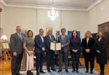 Γέφυρες μεταξύ του Ελληνισμού της διασποράς και της πατρίδας – Ένωση δυνάμεων για τα εθνικά θέματα Με ελληνικής καταγωγής γερουσιαστές και βουλευτές από τις ΗΠΑ, την Αυστραλία και τον Καναδά συναντήθηκε ο Υφυπουργός Εσωτερικών Κ. Γκιουλέκας 6SEsiBQJ