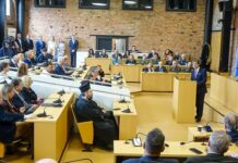 1ο Blue Heritage Summit Thessaloniki: Καινοτομία, γεωπολιτική και γαλάζια οικονομία στο επίκεντρο Κων. Γκιουλέκας: Εθνική επιτυχία ότι η Ελλάδα προβάλει σα νησίδα σταθερότητας και ασφάλειας στην ευρύτερη περιοχή Κώστας Καδής: «Η γαλάζια οικονομία είναι πυλώνας ανάπτυξης και ασφάλειας για την Ευρώπη» Αθ. Αηδονά: «Η Περιφέρεια Κεντρικής Μακεδονίας εργάζεται με συνέπεια, την ενίσχυση της εξωστρέφειας της οικονομία» IMG_4163